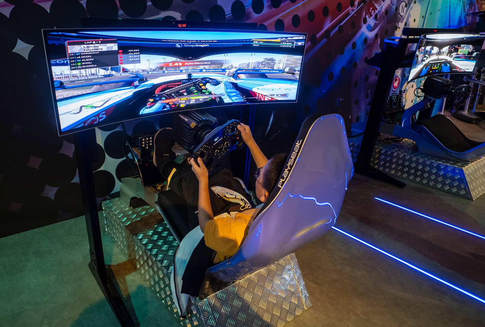 F1 race simulator bij Petrosains Discovery Centre in Kuala Lumpur