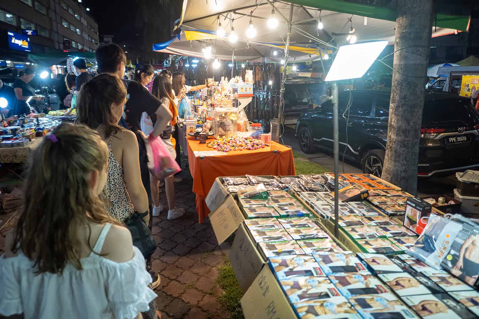 Ook wordt er non-food verkocht bij Pasar Malam Van Praagh