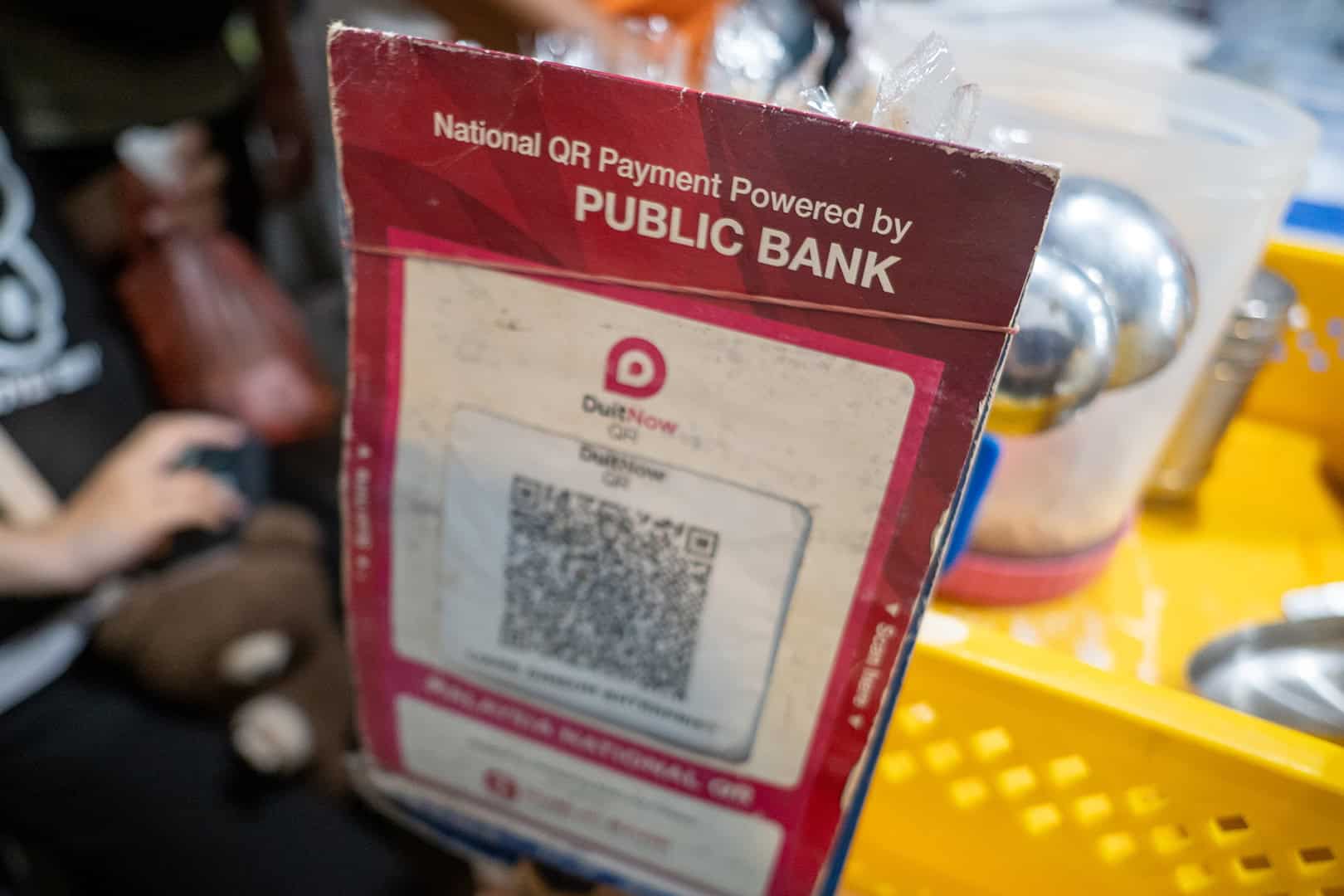 Betalen doe je met cash bij Pasar Malam Van Praagh