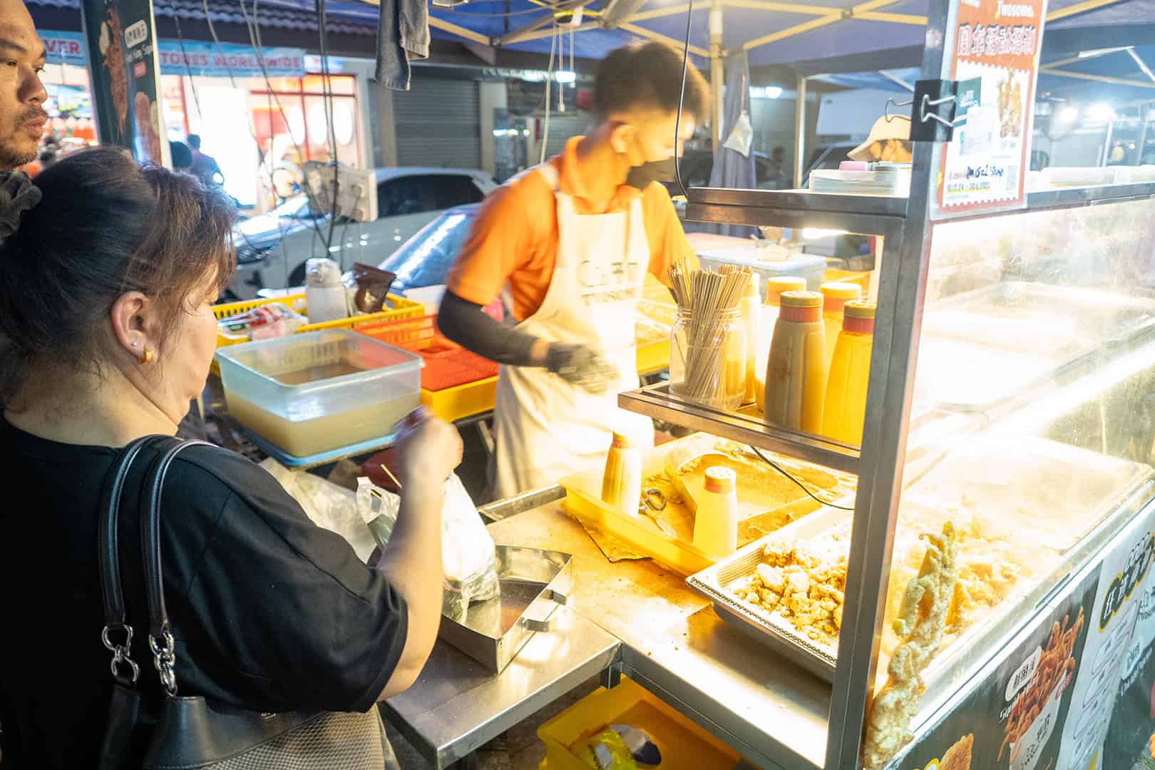 Lekker eten bij Pasar Malam Van Praagh
