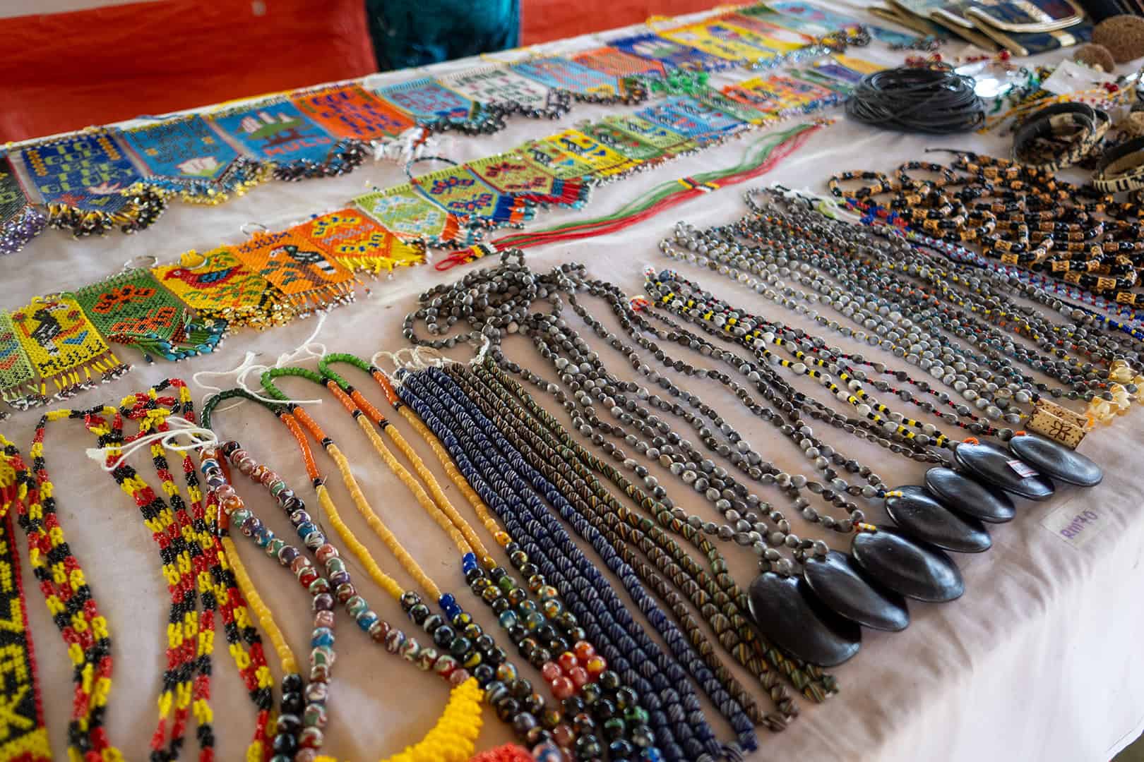 Penan dagmarkt bij Mulu National Park Penan dagmarkt bij Mulu National Park