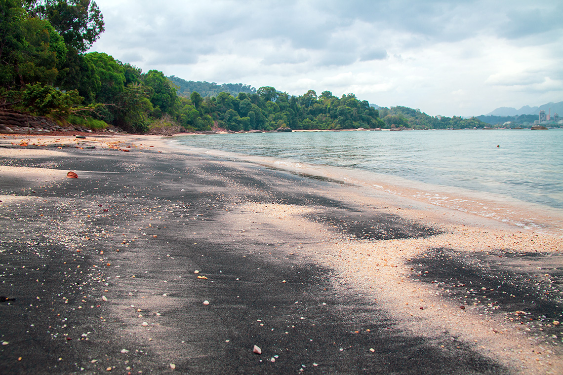 Black Sand Beach op het eiland Langkawi