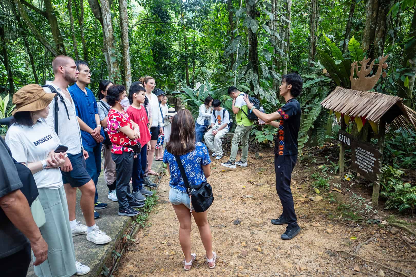 Uitleg gids Mari Mari Cultural Village (Kota Kinabalu)