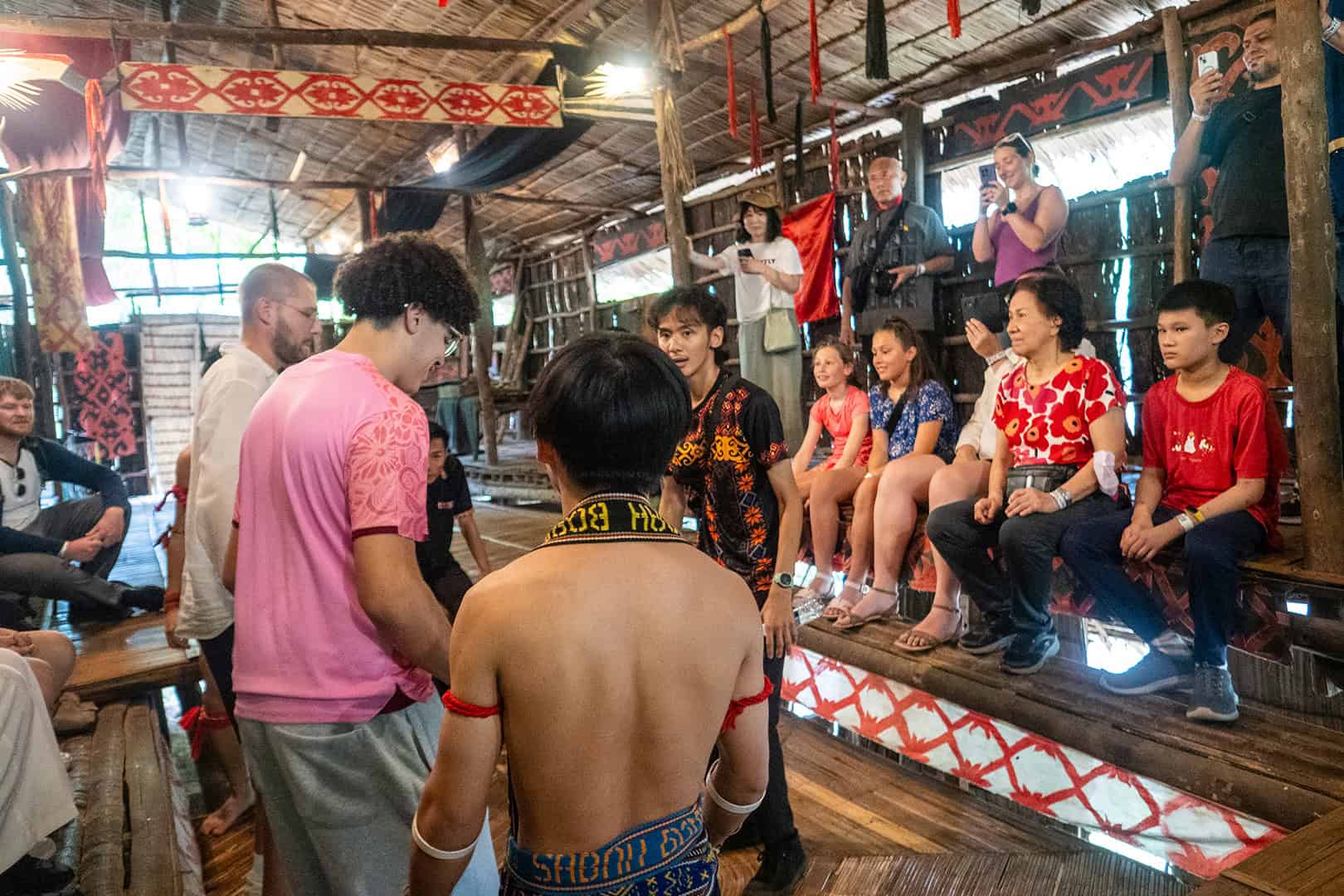 Uitleg hoe de Lansaran werkt bij Mari Mari Cultural Village (Kota Kinabalu)
