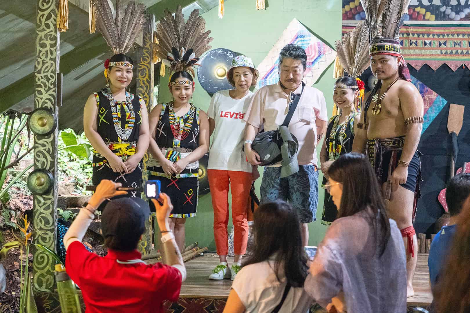 Op de foto bij Mari Mari Cultural Village (Kota Kinabalu)