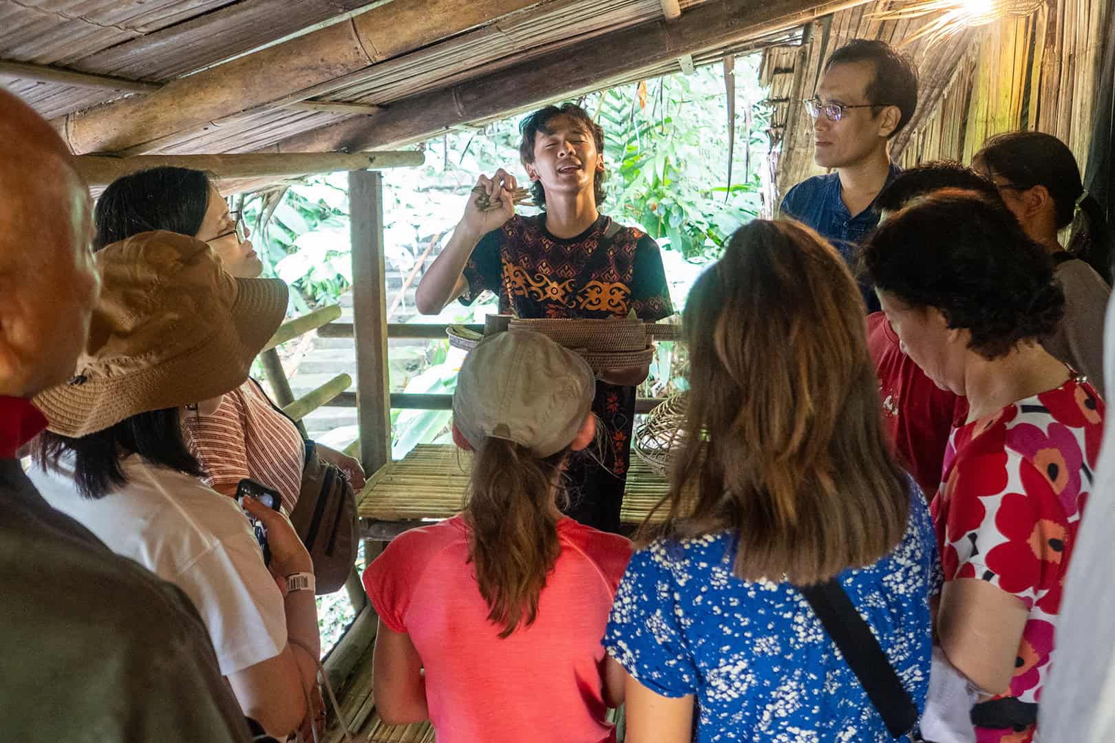 Uitleg van gids bij Mari Mari Cultural Village (Kota Kinabalu)
