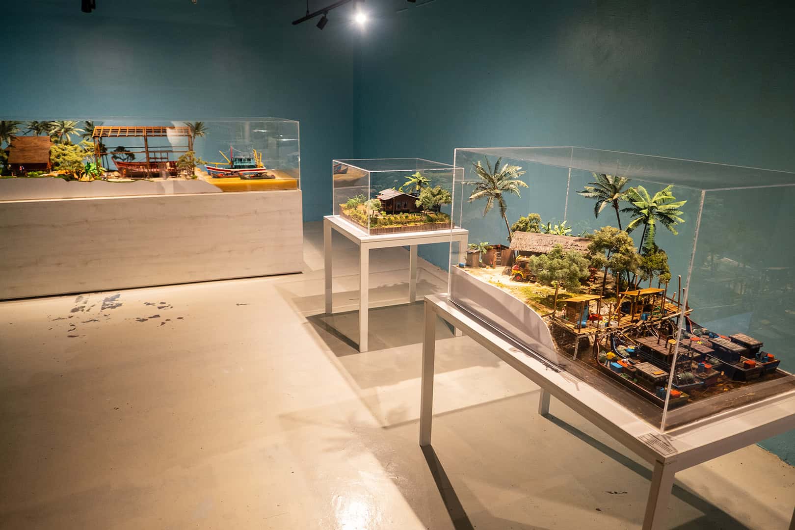 Vitrines vol miniaturen bij MinNature Malaysia