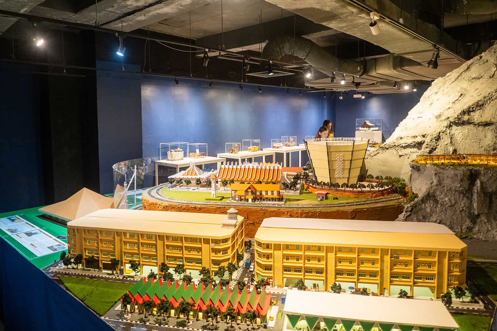 Gigantische bouwwerken bij MinNature Malaysia