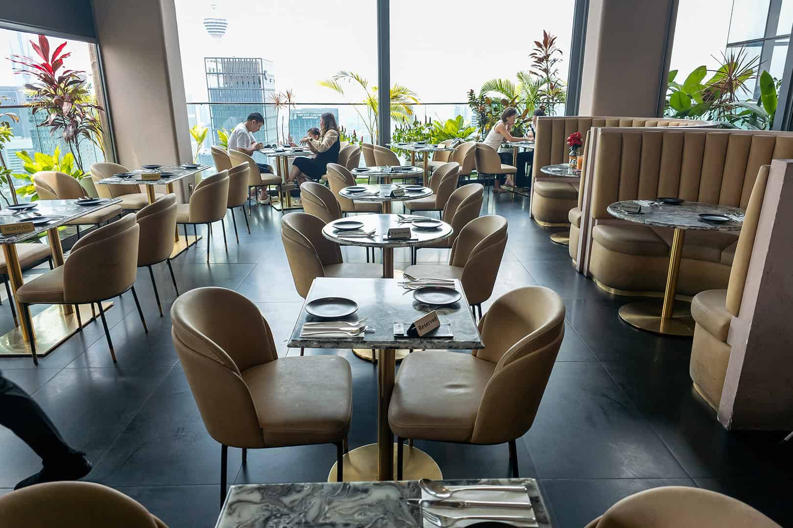 Rooftop lounge bar en restaurant bij Star Suites KLCC (Star Residence Kuala Lumpur).