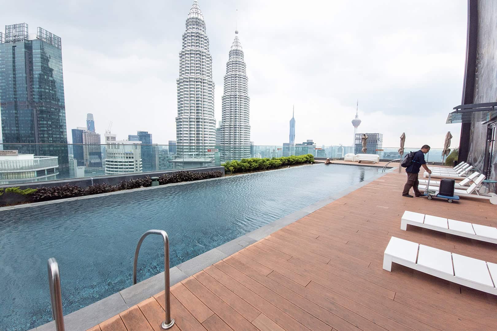 Rooftop infinity pool Star Suites KLCC