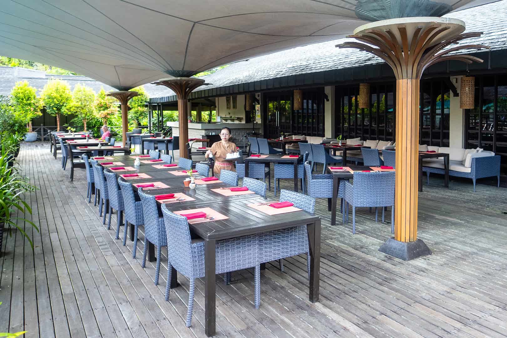 Buitenterras Mulu Marriott Resort