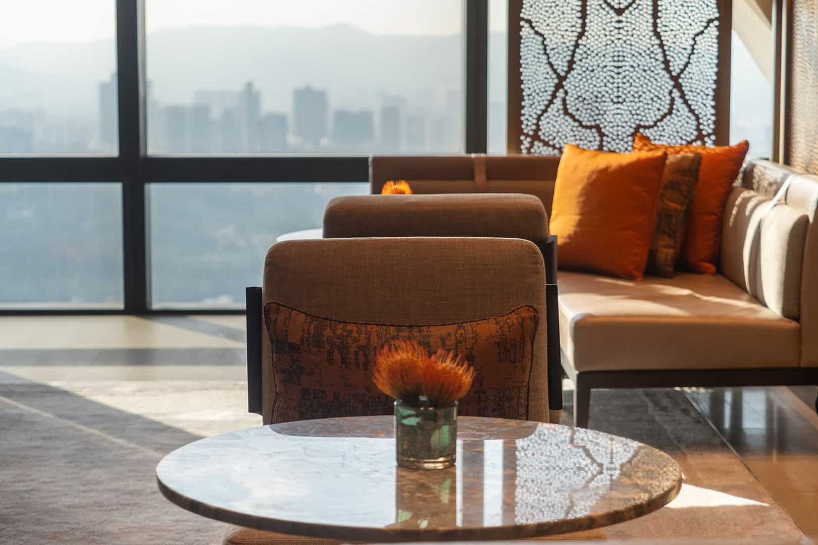 Park Hyatt KL: Bankjes met uitzicht