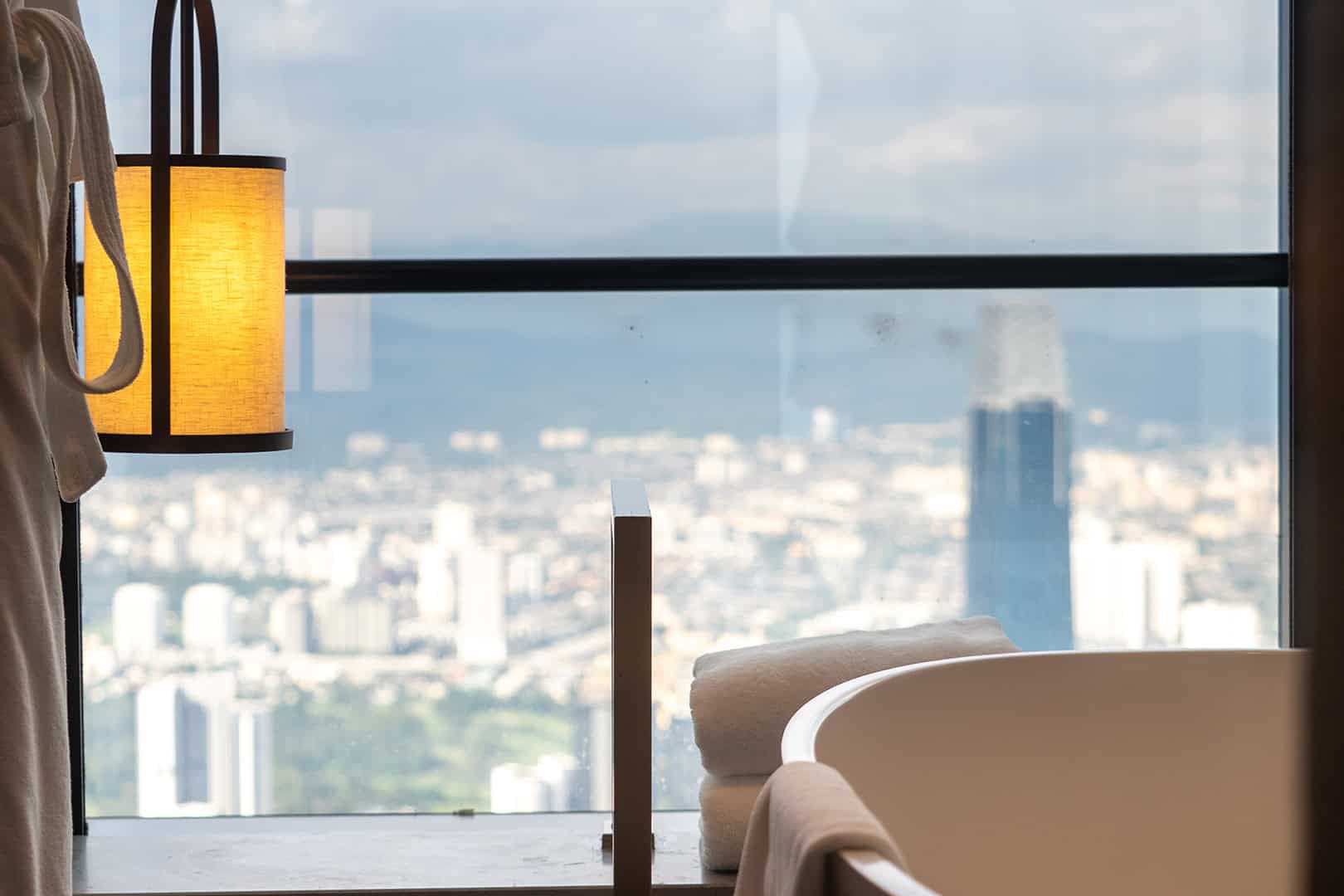 Hotelkamer Park Hyatt Kuala Lumpur: View vanuit het bad