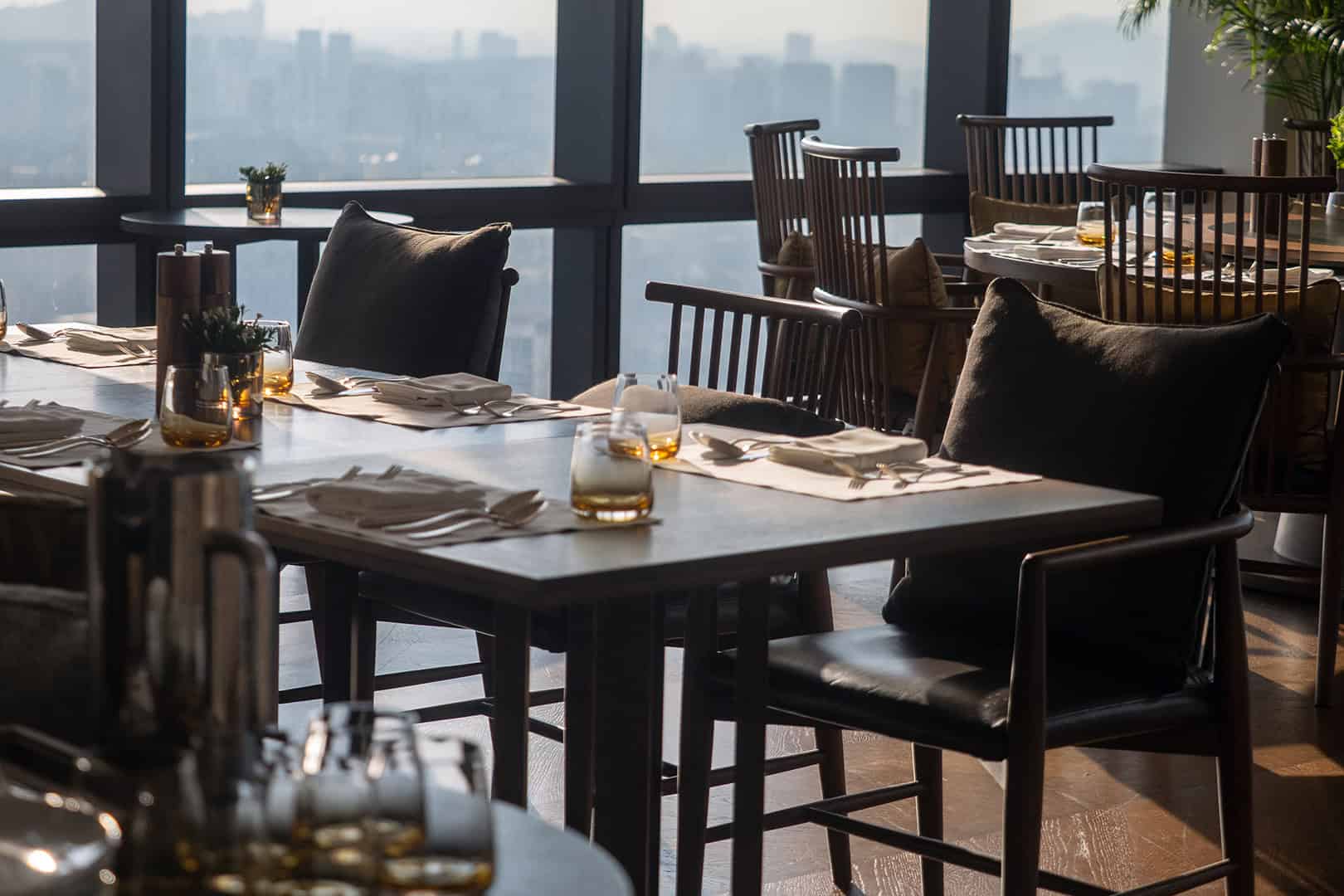 Ontbijt Park Hyatt Kuala Lumpur: Tafeltjes
