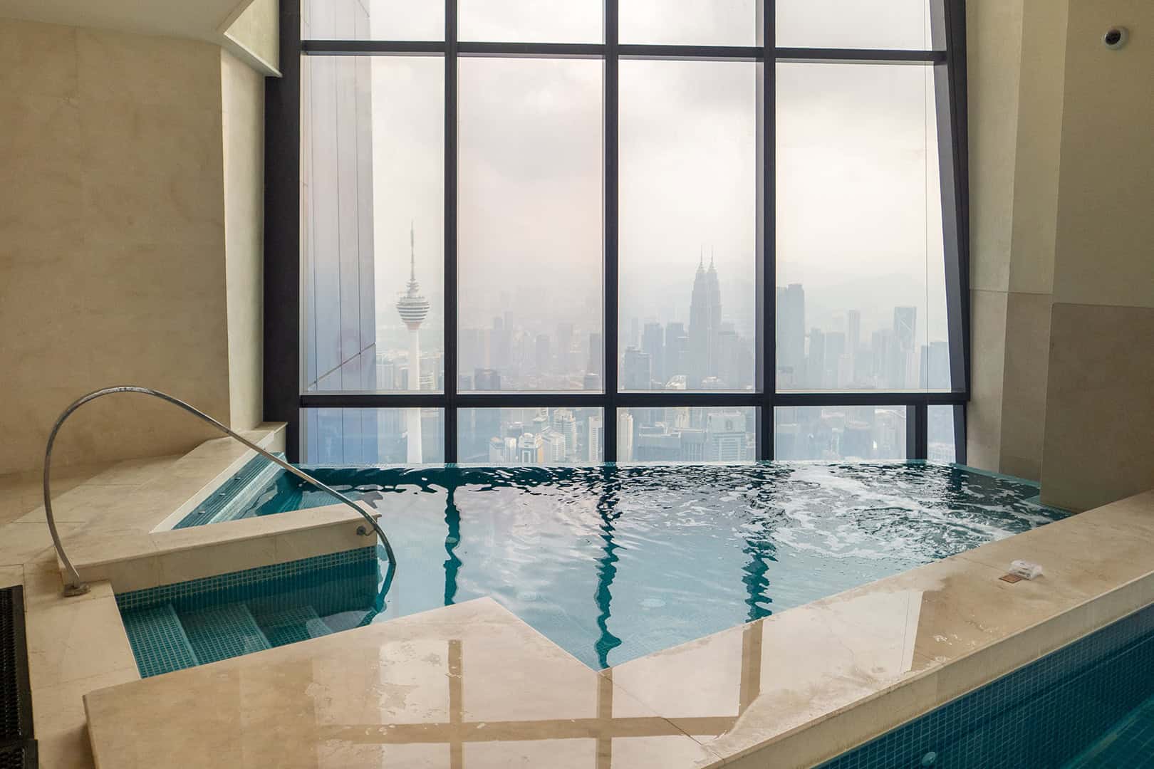 Zwembad Park Hyatt Kuala Lumpur: Uitzicht torens