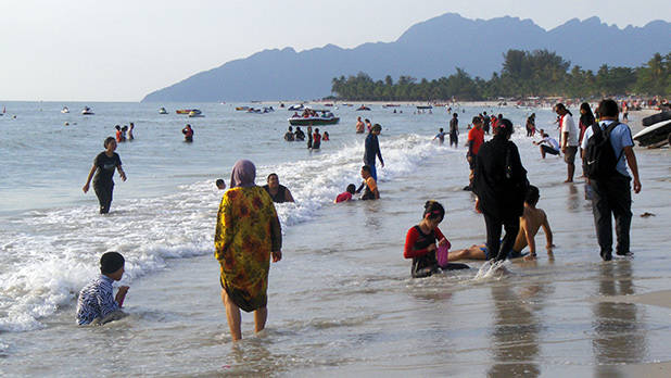 Locals aan het strand