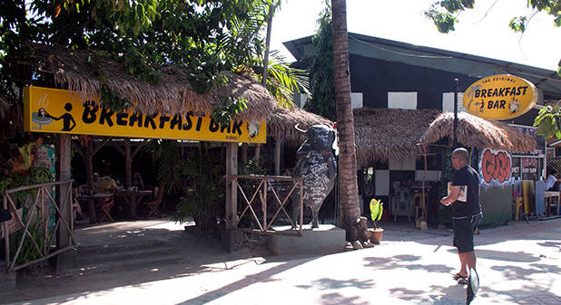 Breakfast Bar langs Pantai Cenang