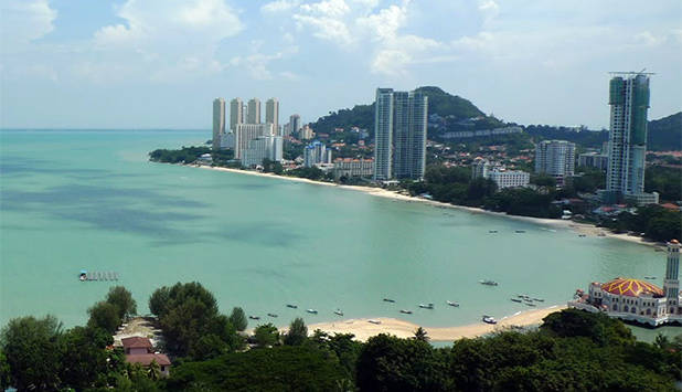 Het strand bij Tanjung Bungah