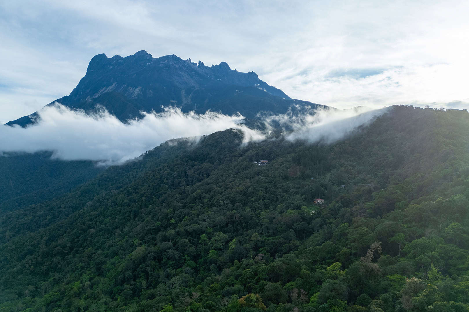 Uitzicht op Mount Kinabalu in Kinabalu National Park